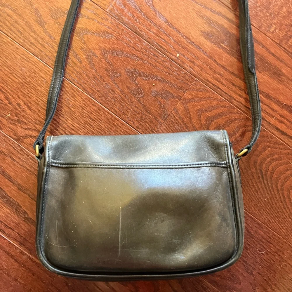 Vintage Coach Black Leather Shoulder Bag